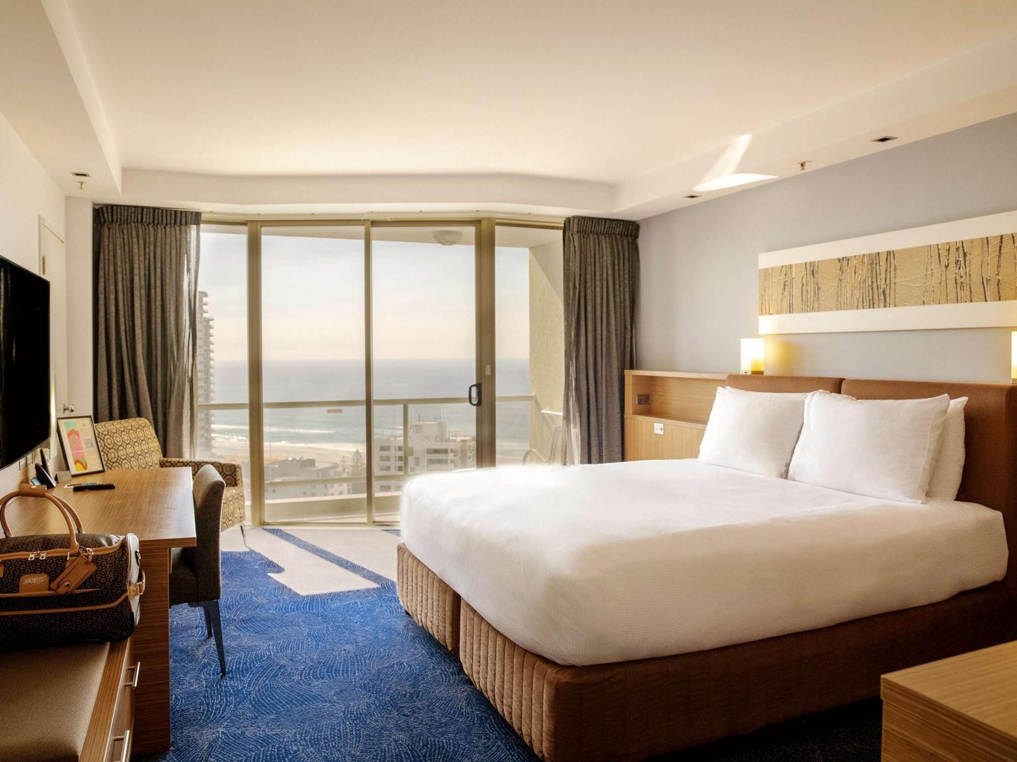 Sofitel Gold Coast Broadbeach Exteriér fotografie A guest room at Hilton Tel Aviv