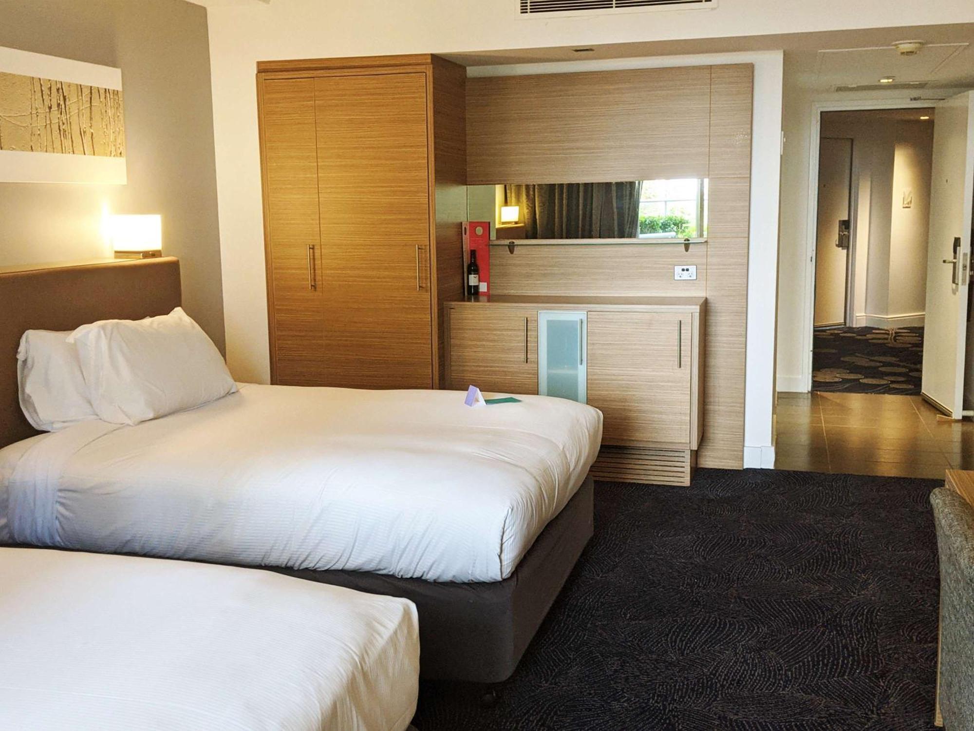Sofitel Gold Coast Broadbeach Exteriér fotografie A room at the hotel