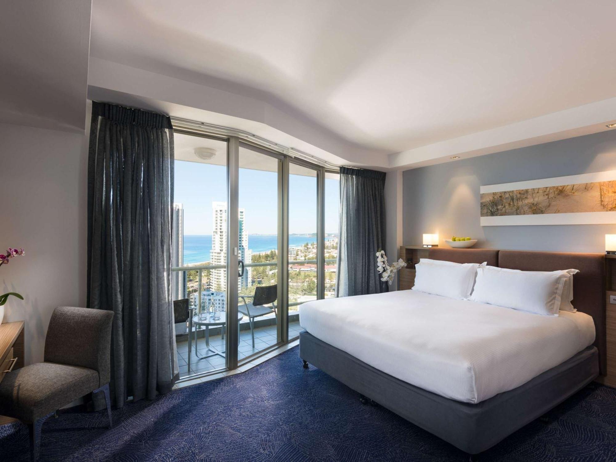 Sofitel Gold Coast Broadbeach Exteriér fotografie A room at the Crowne Plaza Hotel, Terrigal
