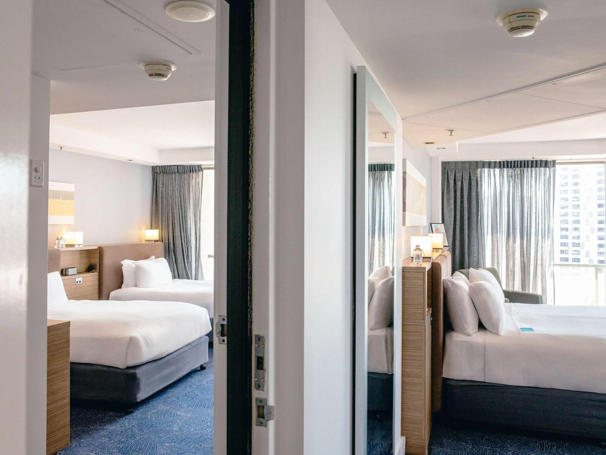 Sofitel Gold Coast Broadbeach Exteriér fotografie A room at the hotel