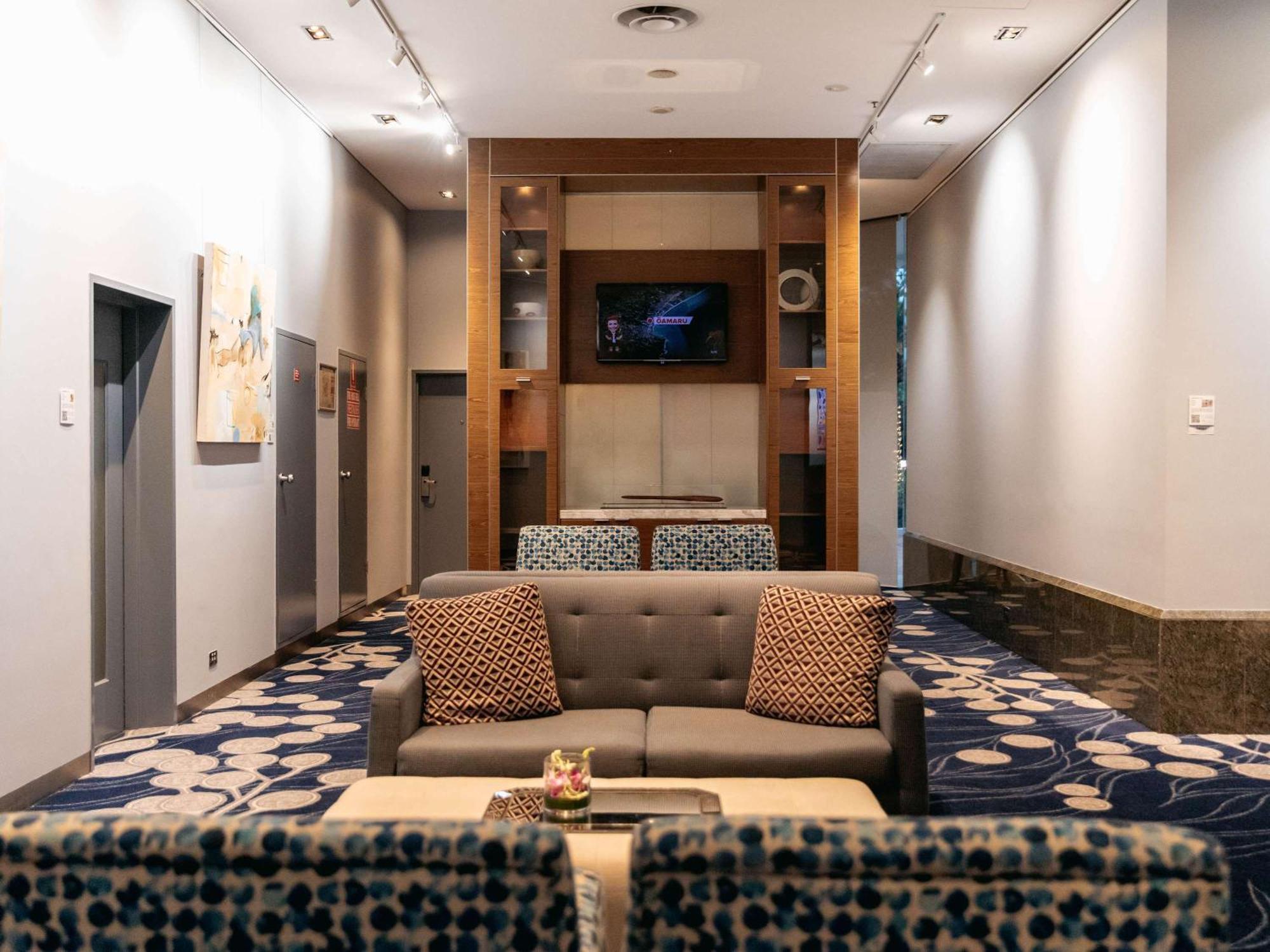 Sofitel Gold Coast Broadbeach Exteriér fotografie The lounge at the airport