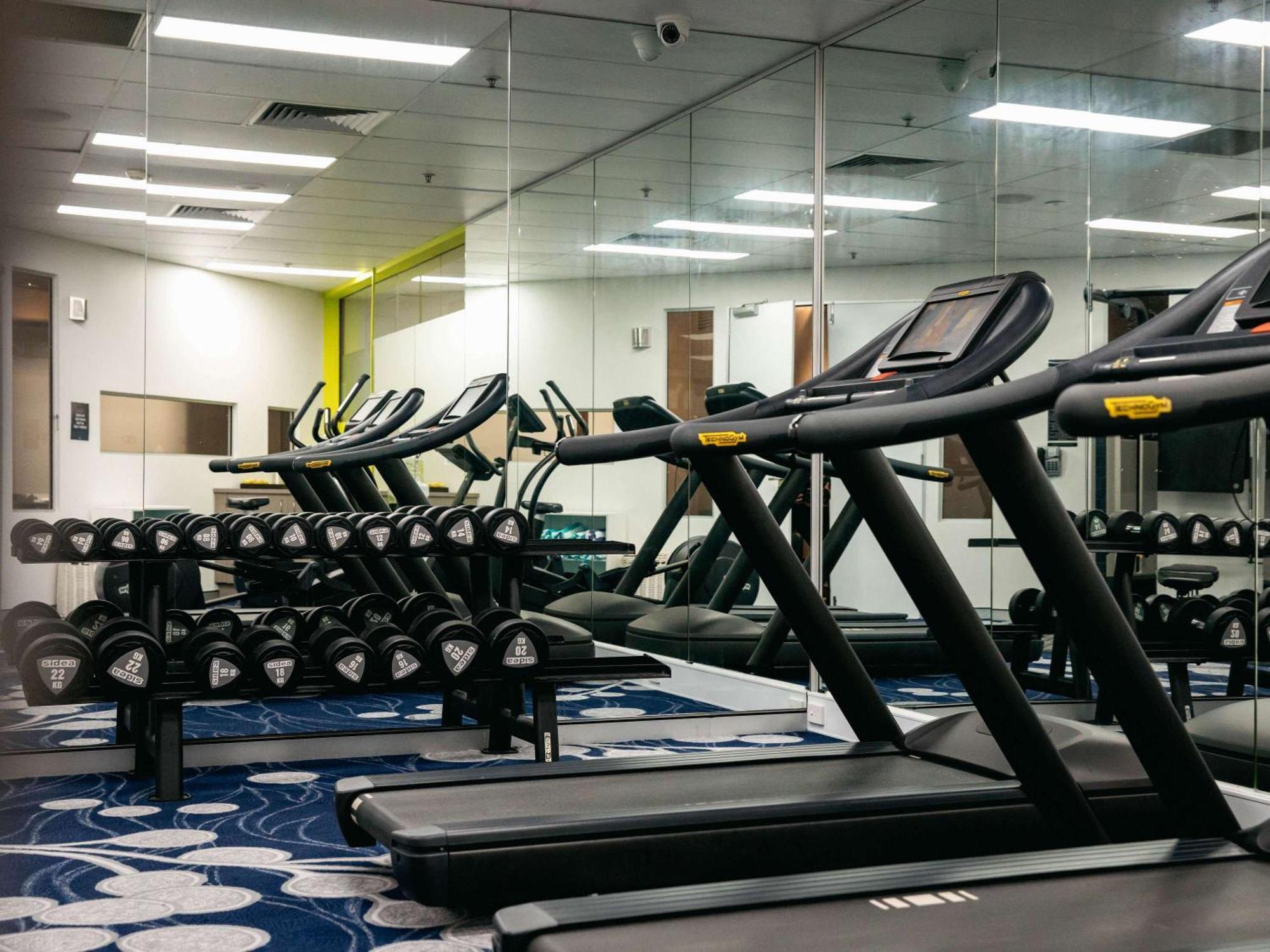 Sofitel Gold Coast Broadbeach Exteriér fotografie The gym at the hotel