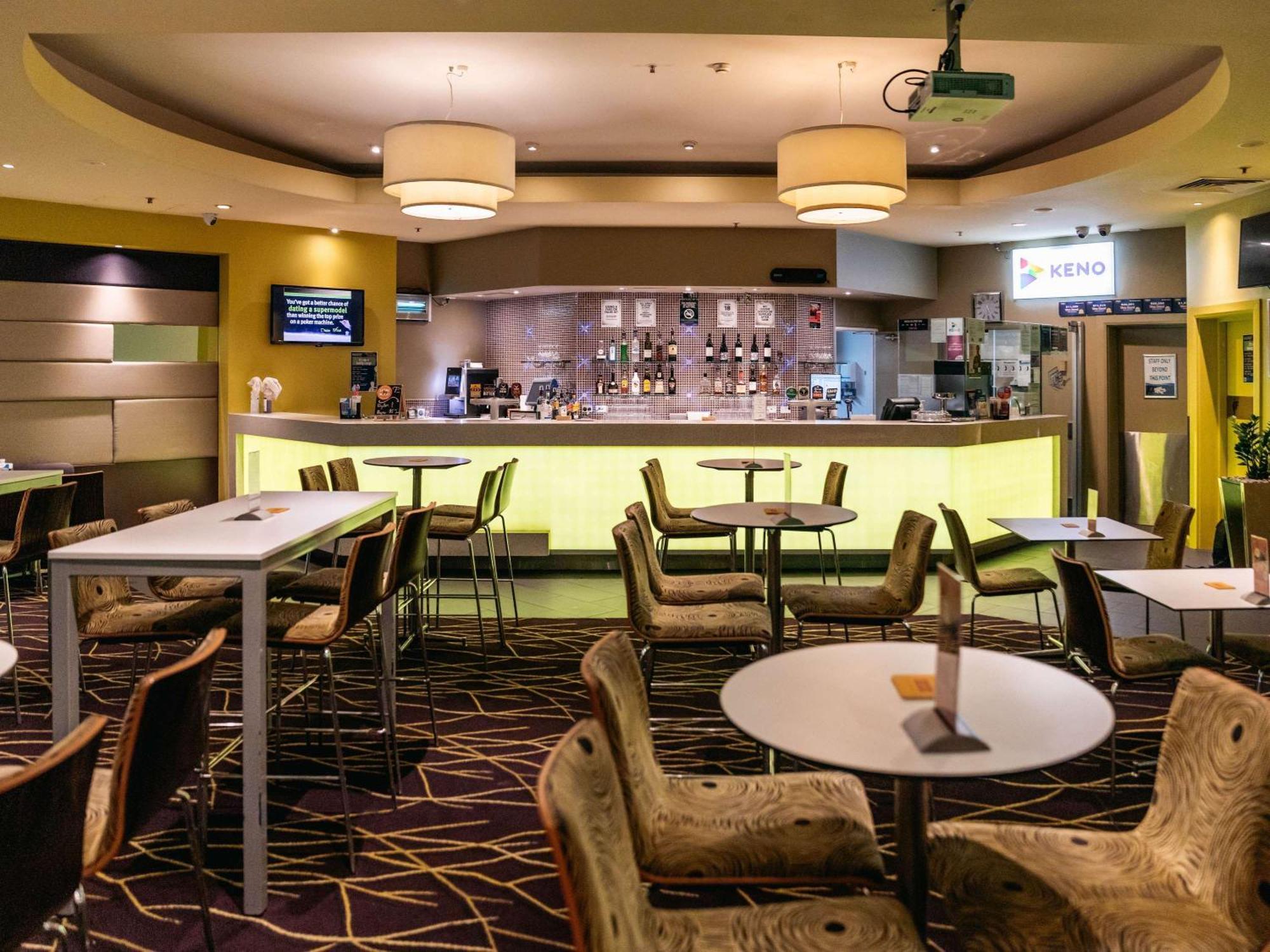 Sofitel Gold Coast Broadbeach Exteriér fotografie The lounge at the airport