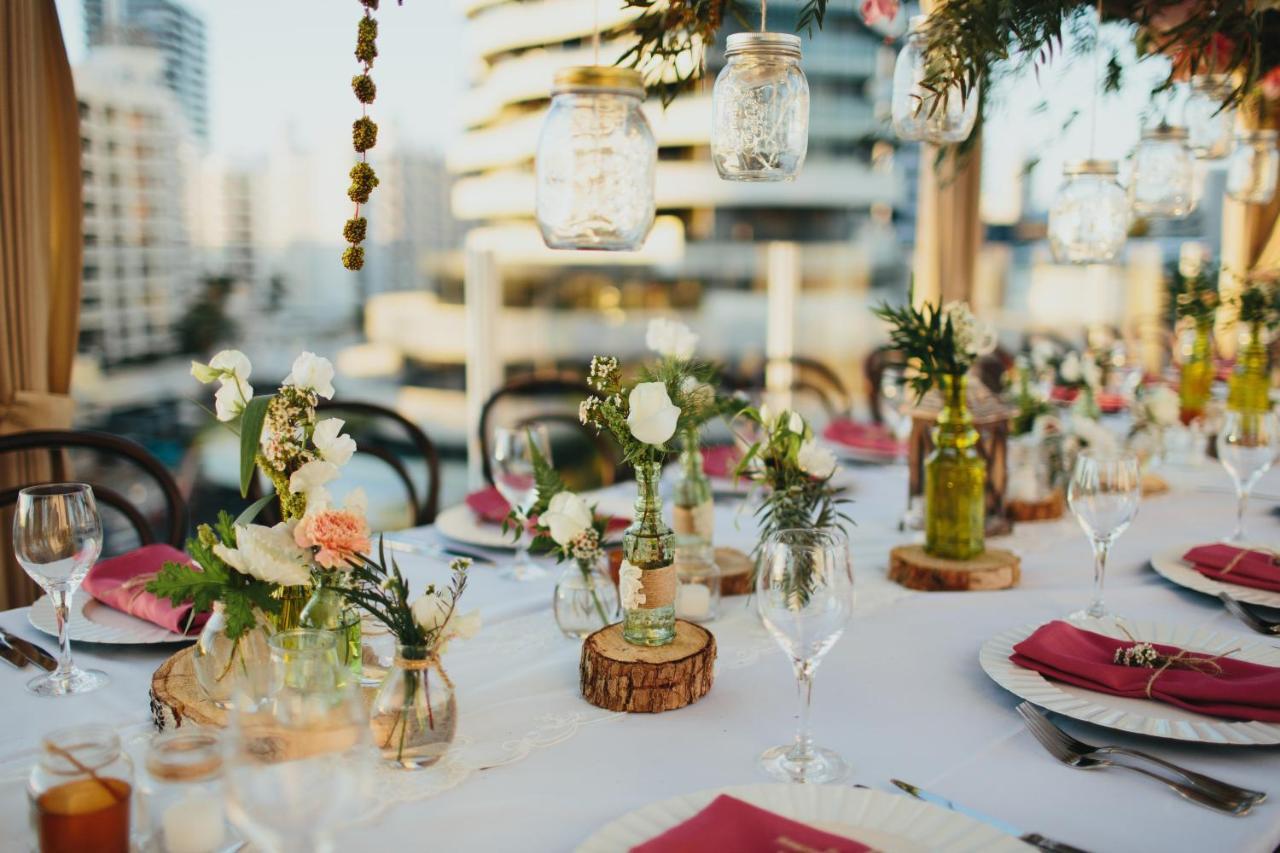 Sofitel Gold Coast Broadbeach Exteriér fotografie Wedding reception at the rooftop of the Hotel Indigo San Diego