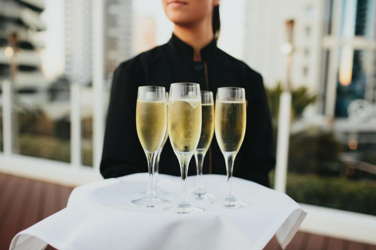 Sofitel Gold Coast Broadbeach Exteriér fotografie A tray of champagne